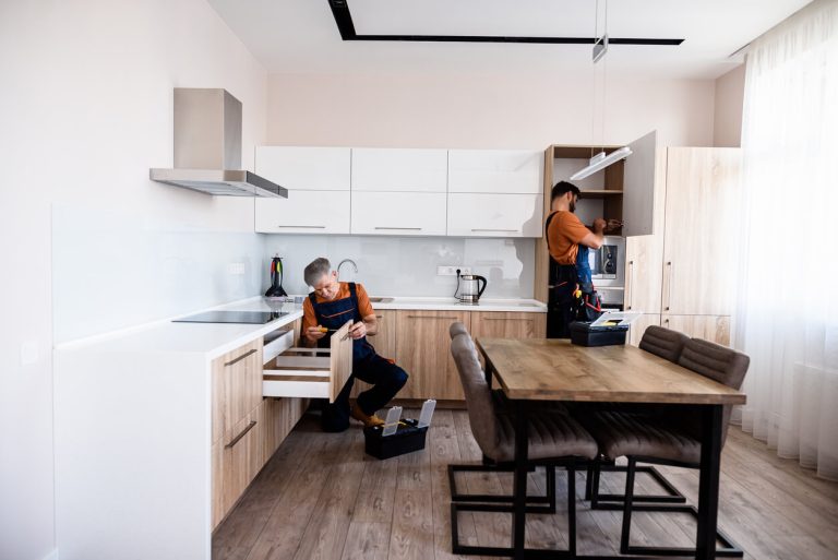 who does kitchen remodeling